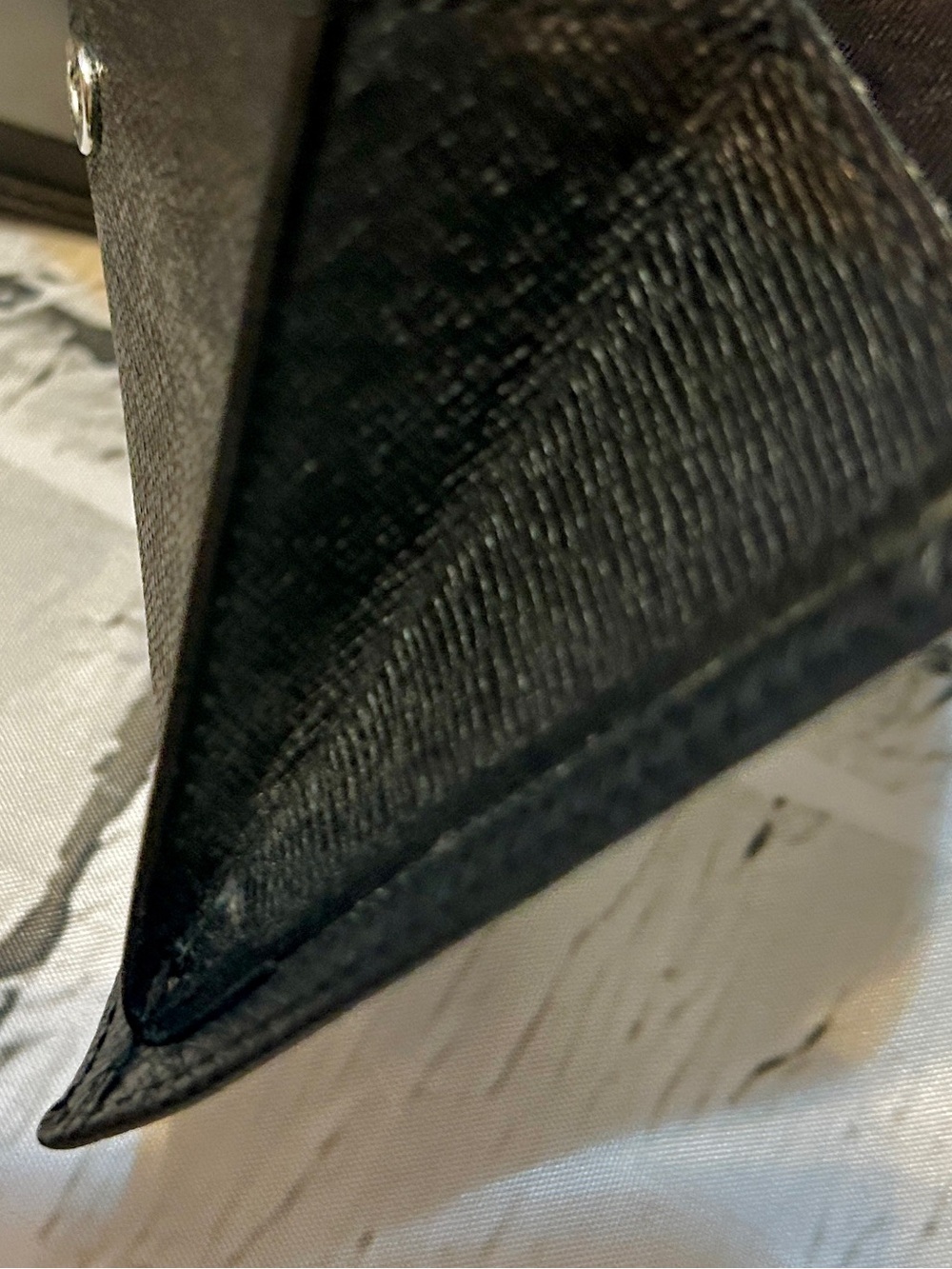 Louis Vuitton Black Taiga Textured Leather Men’s Wallet. Multiple sections- VGUC - Picture 9 of 15